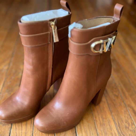 NWOB Michael Kors Parker Platform Booties Size 8 - Picture 2 of 5